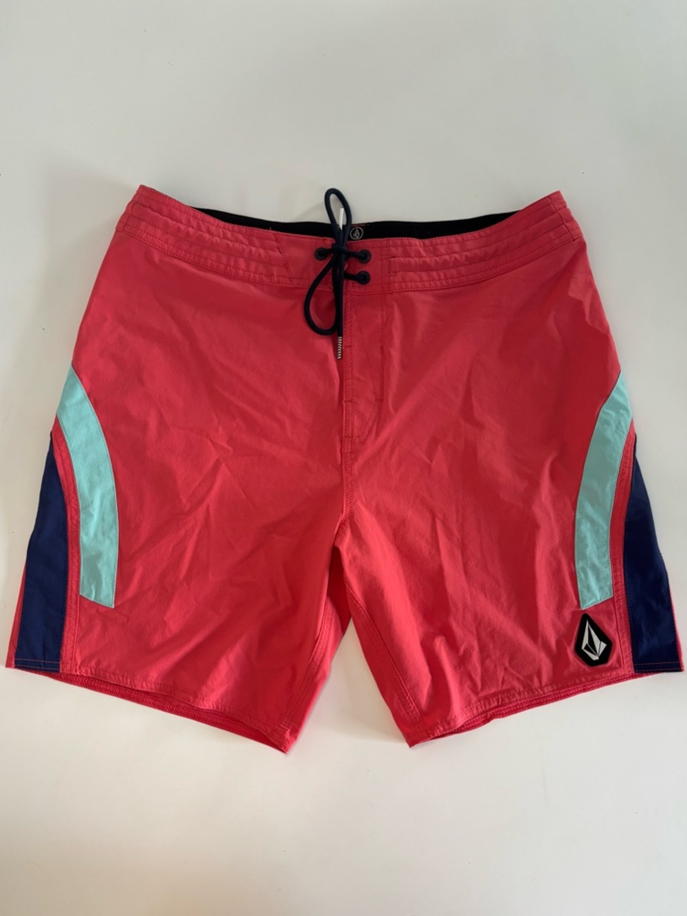 Volcom True To This 8” Inseam Swim Trunks Pink Blue Size 33 Boardshorts Swimwear